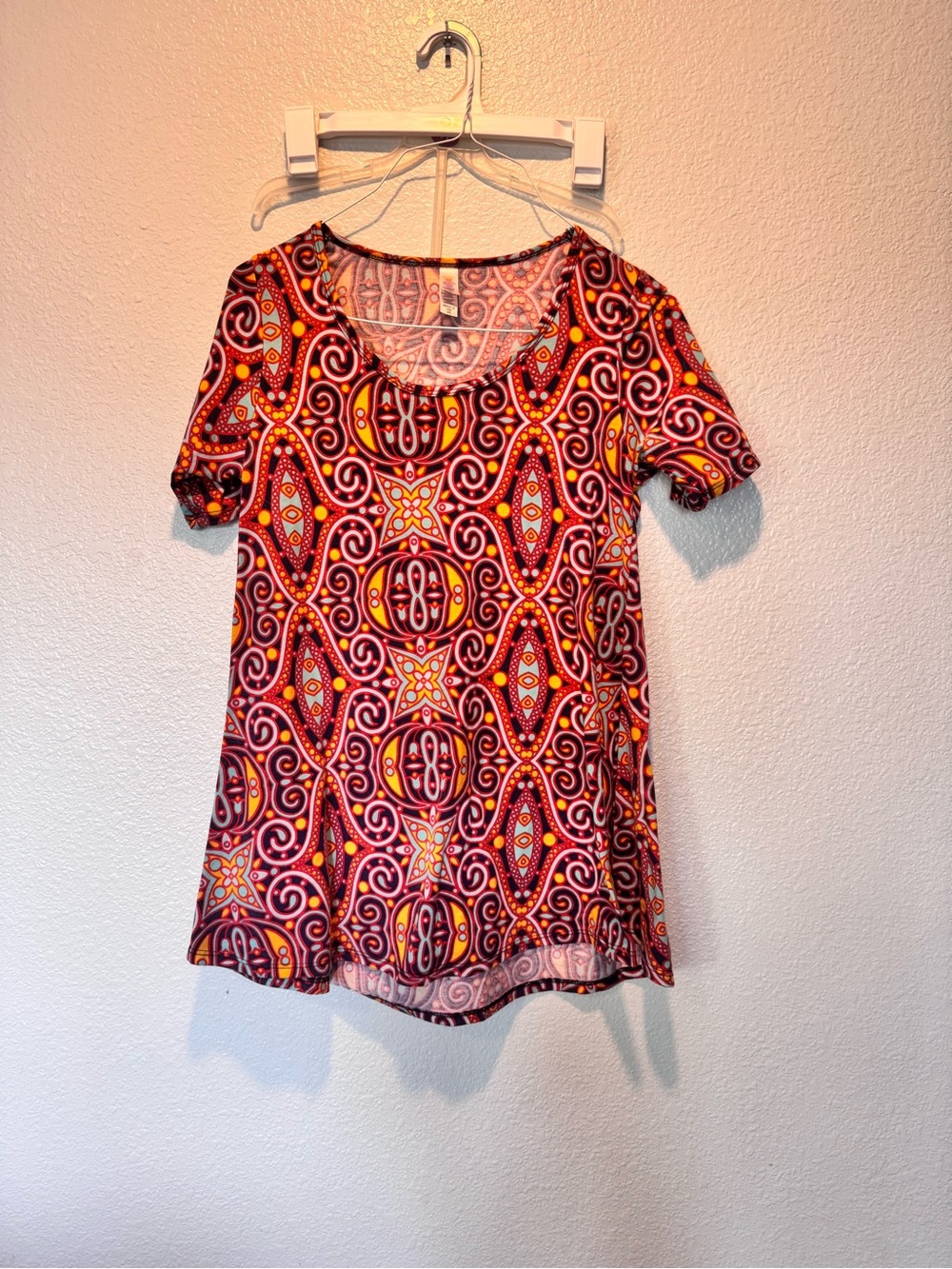 GUC sz xs Women's Short Sleeve Scoop Neck Tunic - Multi-Colo